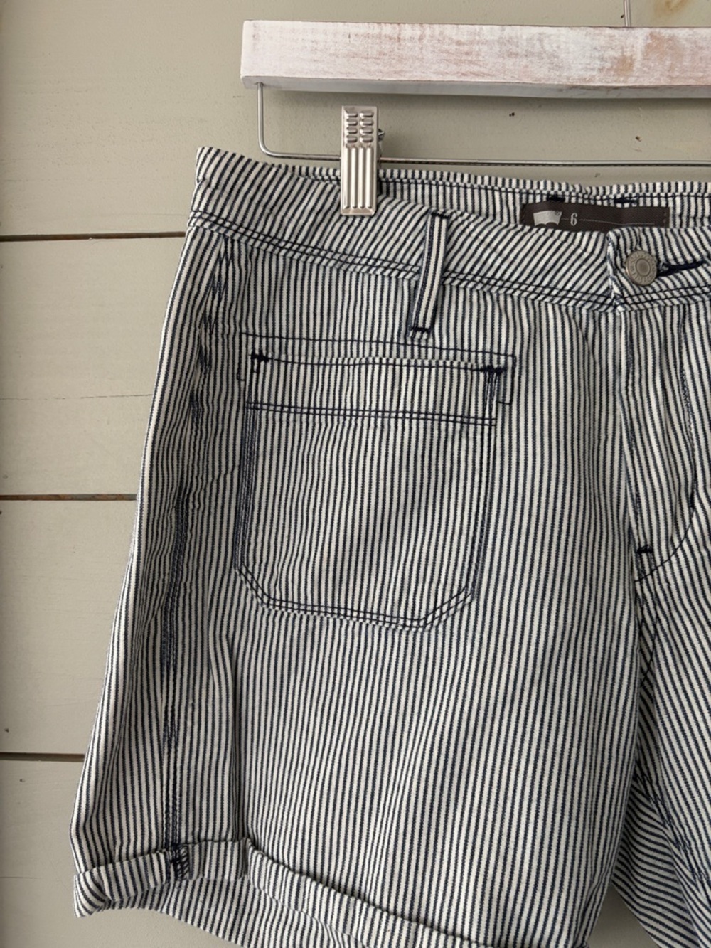 Levi’s Striped Cotton Shorts | Size 6 | Classic Railroad Stripe - Picture 2 of 6